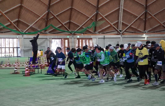 フルマラソンのスタートの様子